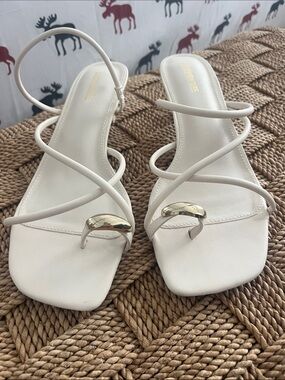 New strap sandal
